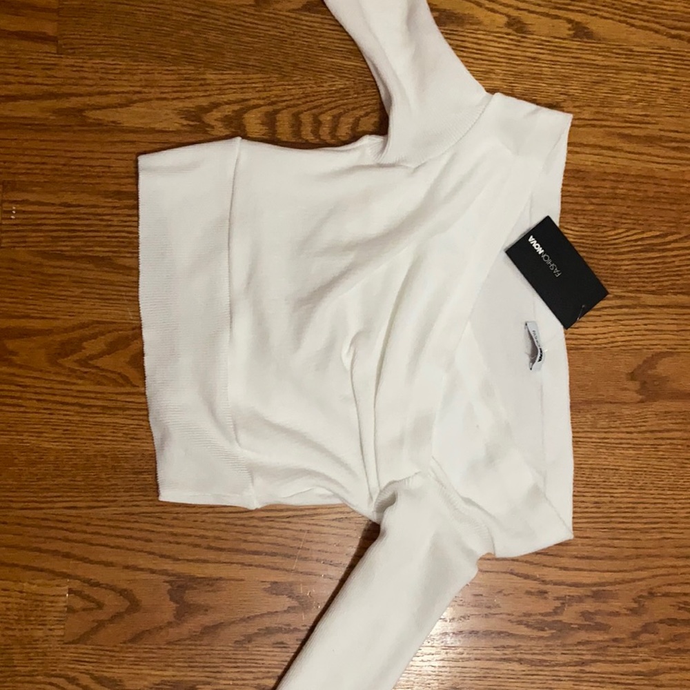 Beautiful white cropped off the shoulder cross cross long sleeve